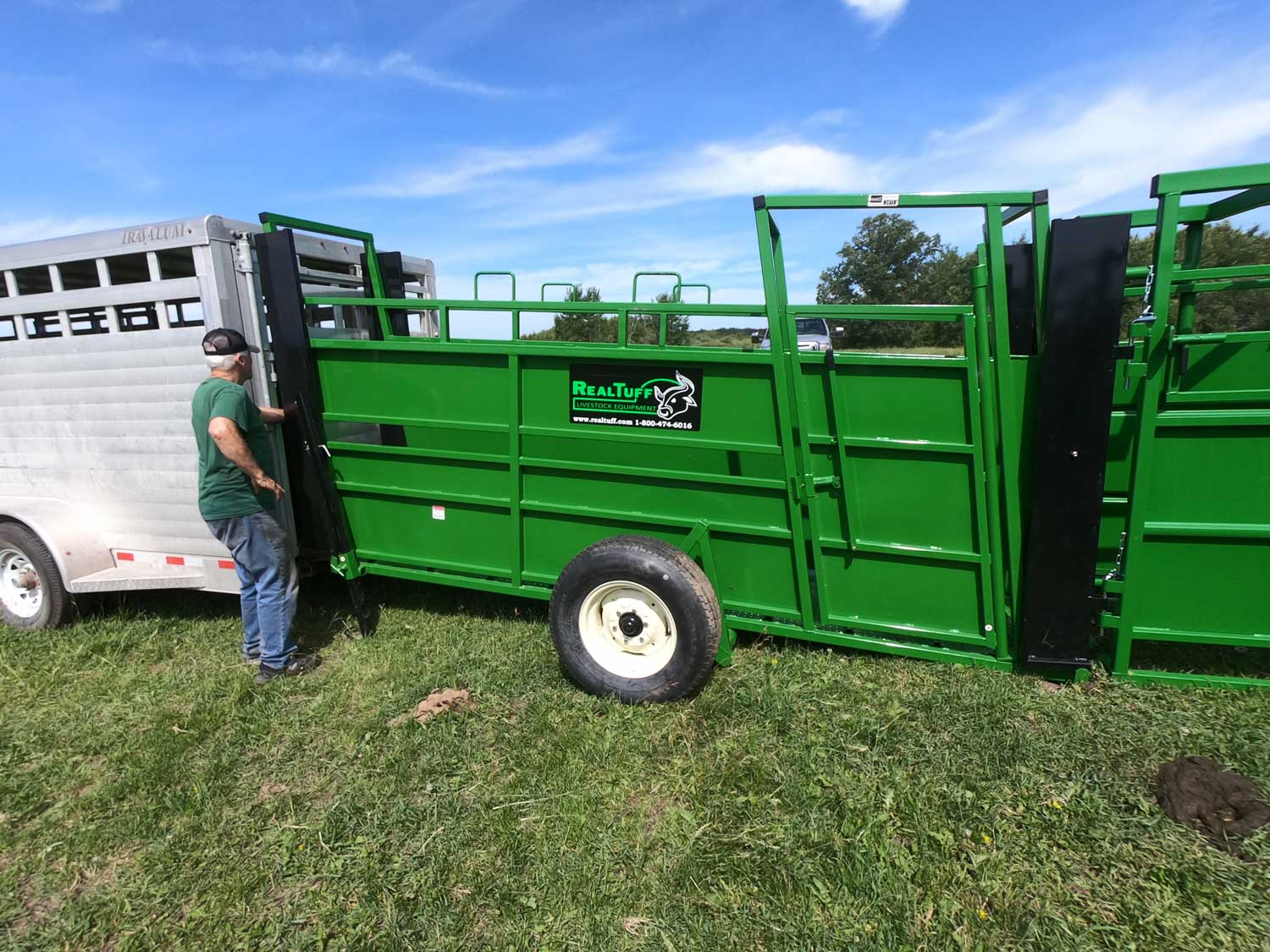 Cattle Head Gate with Neck Extender by Real Tuff